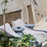 Anaktos Cave Hotel *
