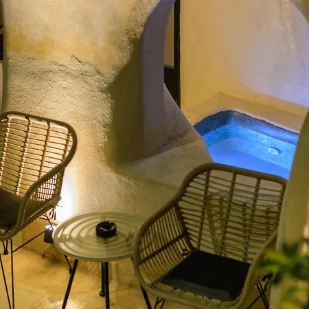 Anaktos Cave * Fira (Santorini)