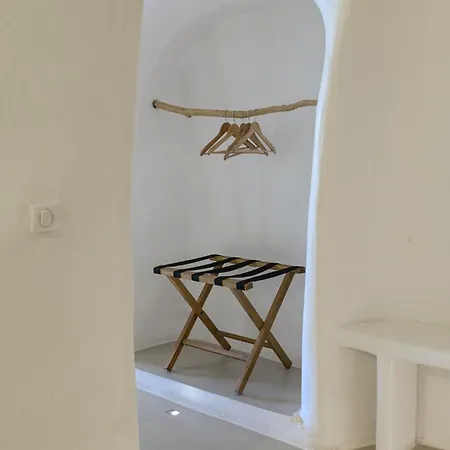 Anaktos Cave * Fira (Santorini)