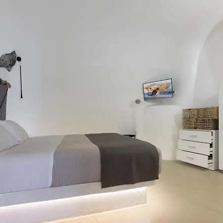 Anaktos Cave * Fira (Santorini)