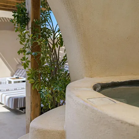 Anaktos Cave Hotell *