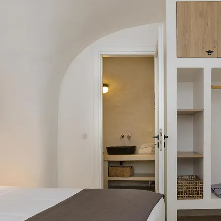 Anaktos Cave Fira (Santorini)