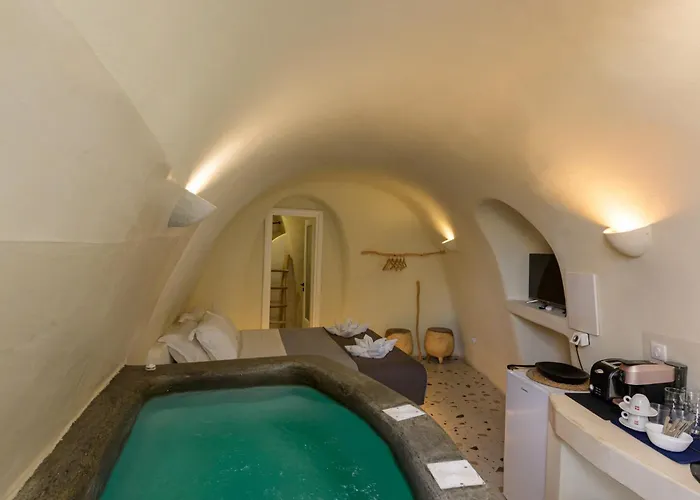 Anaktos Cave * Fira (Santorini)