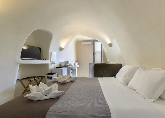 Anaktos Cave * Fira (Santorini)