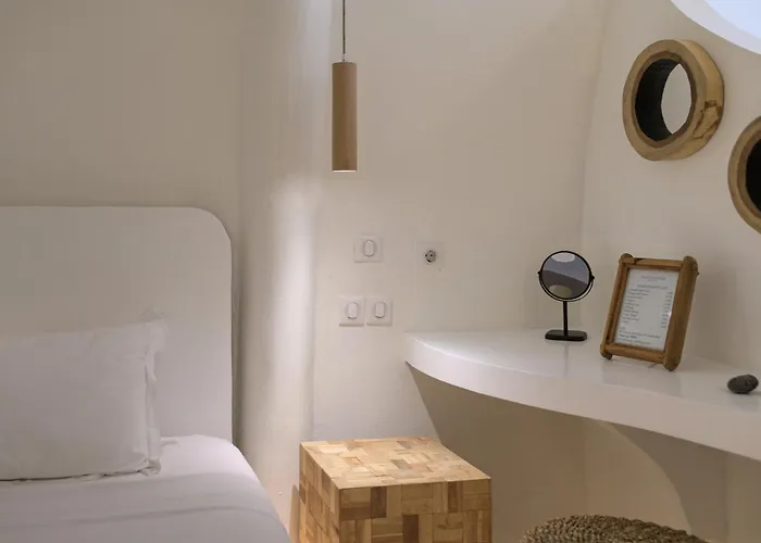 Anaktos Cave Fira (Santorini)