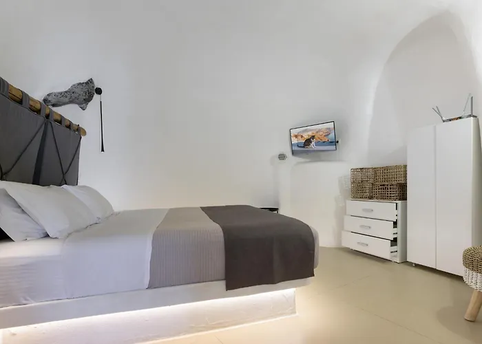 Anaktos Cave * Fira (Santorini)