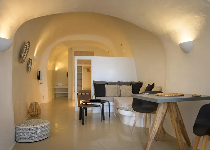 Anaktos Cave Fira (Santorini)