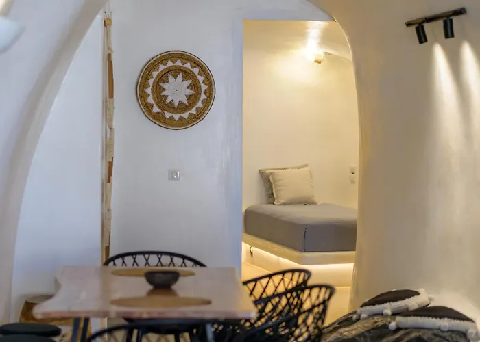 Anaktos Cave Fira (Santorini)