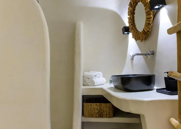 Anaktos Cave Fira (Santorini)